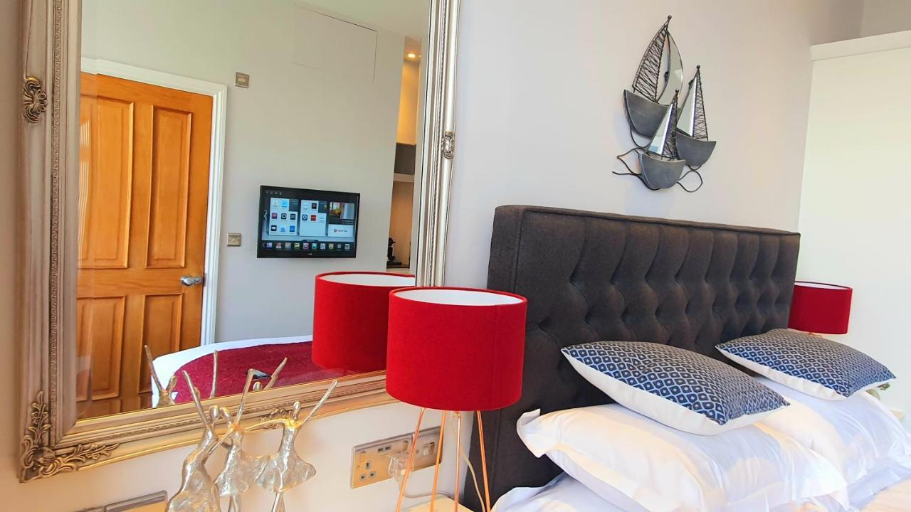 어 룸 위드 어 뷰 호텔 브라이턴 외부 사진 A guest room at the hotel