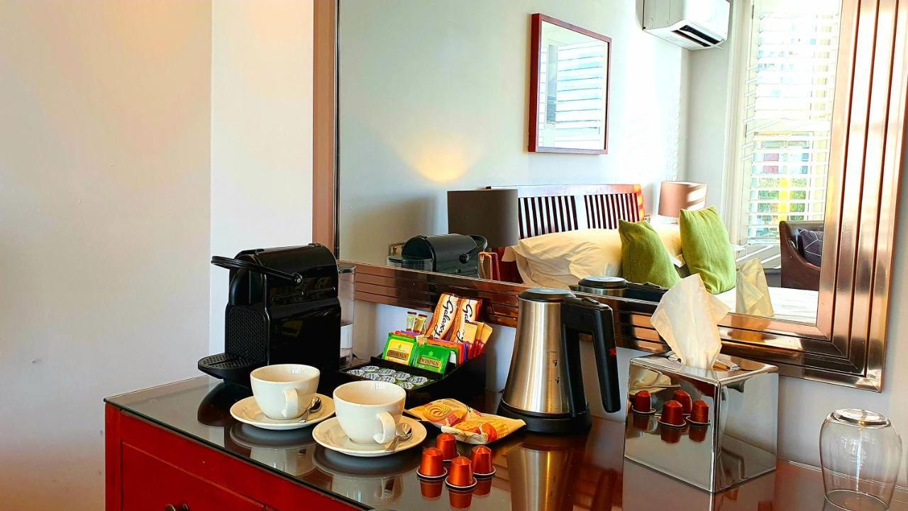 어 룸 위드 어 뷰 호텔 브라이턴 외부 사진 A Nespresso machine in a hotel room