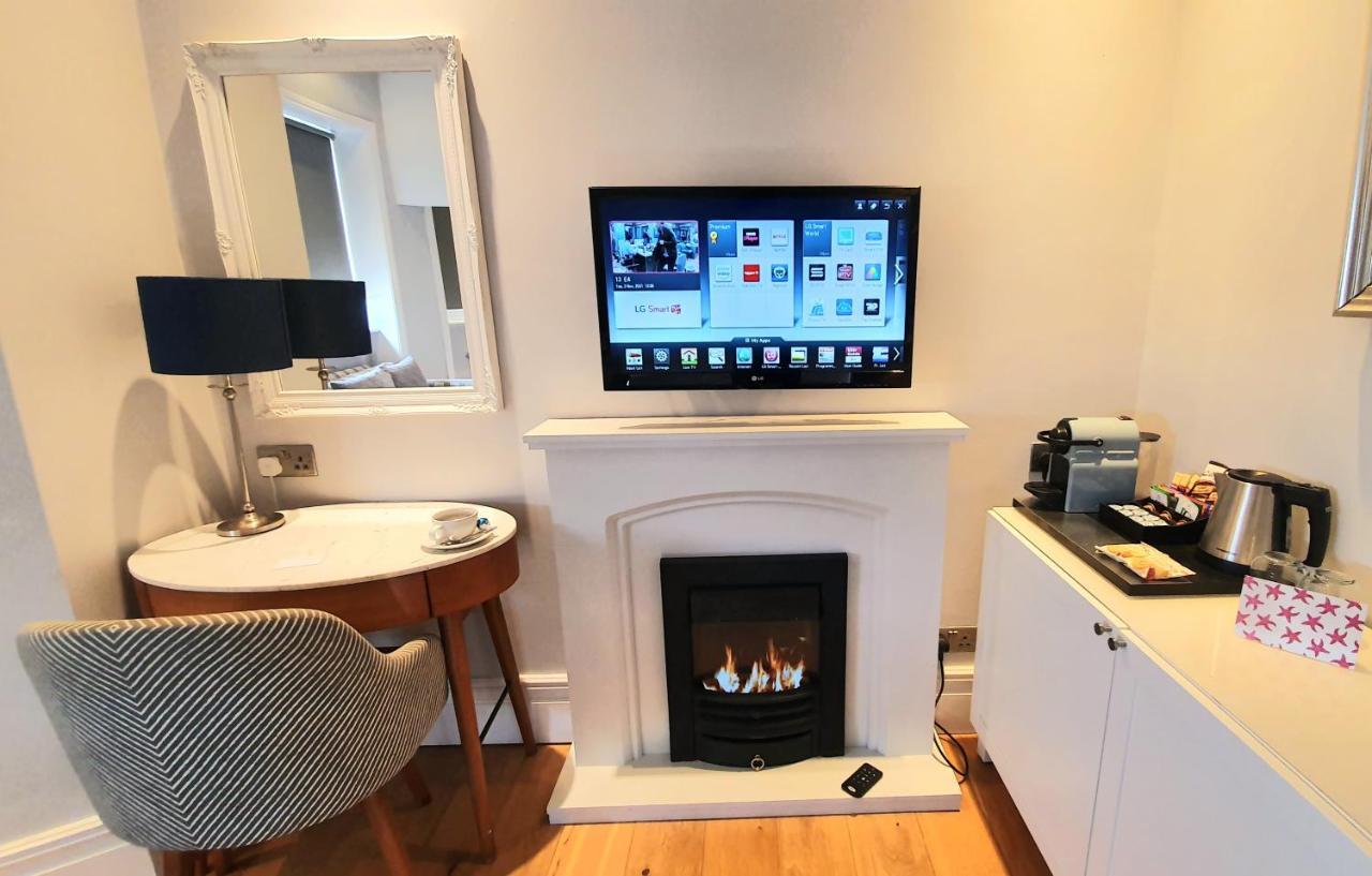 어 룸 위드 어 뷰 호텔 브라이턴 외부 사진 A fireplace with a bioethanol burner